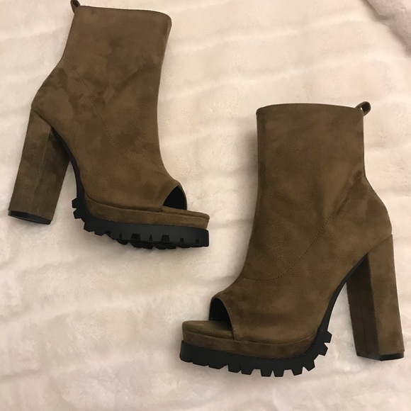 New olive open toe platform bootie - Picture 2 of 5